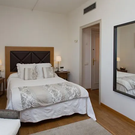 De La Placa Hotel 3*