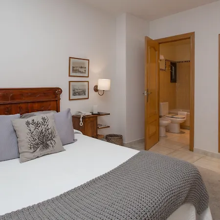 De La Placa Hotel 3*