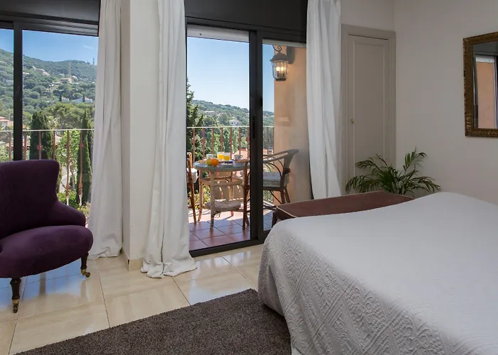 Otel De La Placa 3*