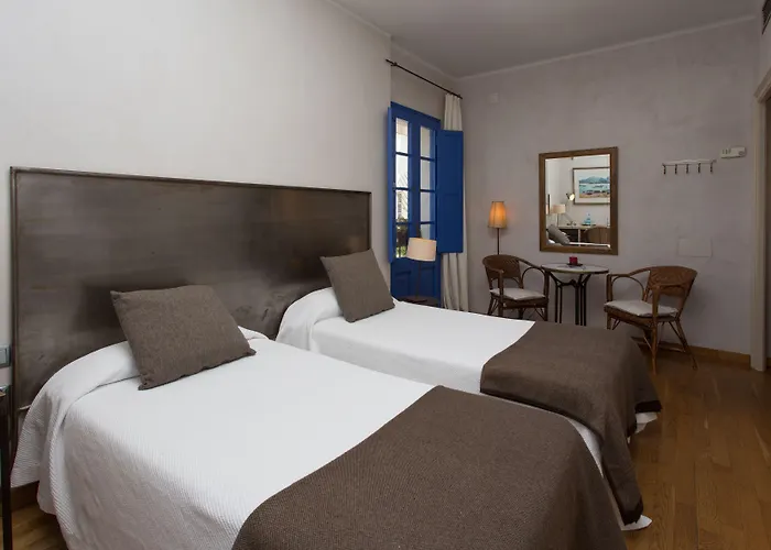 De La Placa Otel 3*