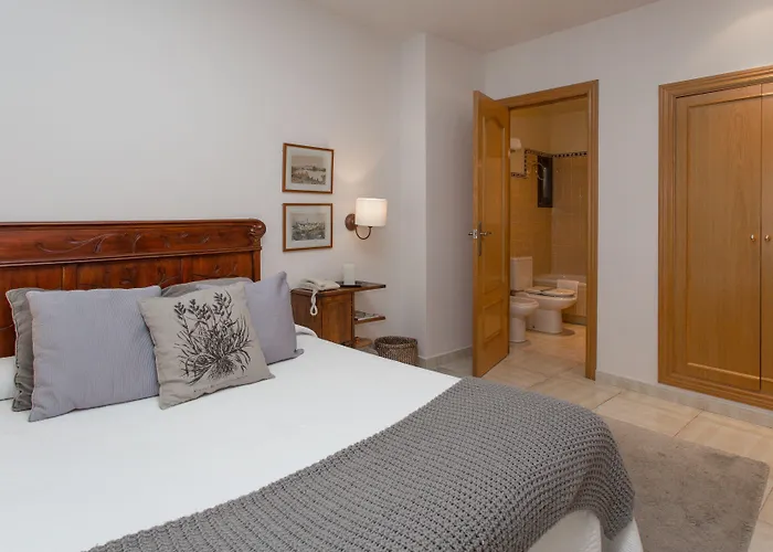 De La Placa Otel 3*
